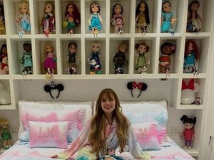 Larissa Manoela rebate críticas por coleção de bonecas: 'Lamentável'