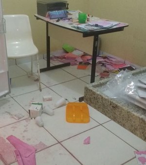 [Vídeo] Vândalos invadem posto de saúde em Arapiraca e destroem bens públicos