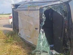 Carro capota na AL-101 Sul, em Marechal Deodoro; criança está entre as vítimas