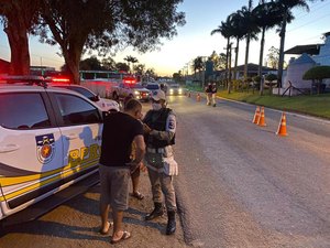 BPRV aborda 10 inabilitados e apreende 13 veículos na AL 101 Sul