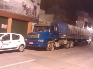 Caminhão com fumo sem nota fiscal é autuado pela Sefaz