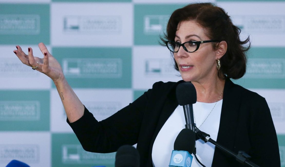 Nunes vota por absolvição, mas maioria do STF condena Carla Zambelli
