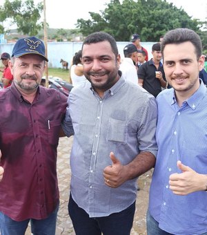 Reeleição de deputados é comemorada por pré-candidato a prefeito de Penedo
