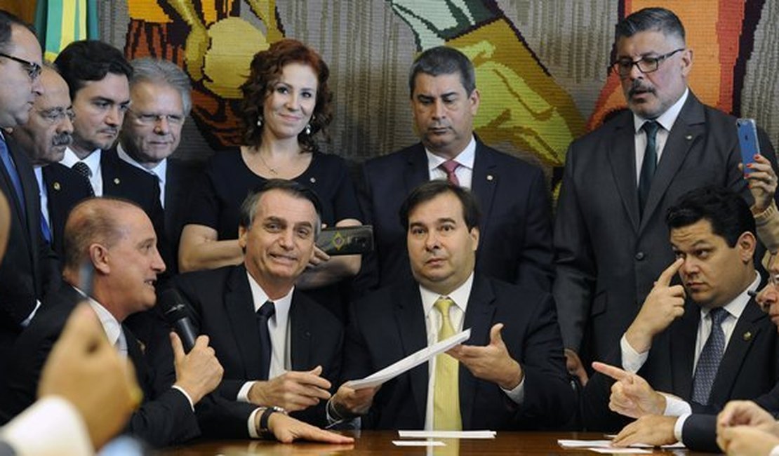 Militarização atinge 2º e 3º escalões do governo Bolsonaro