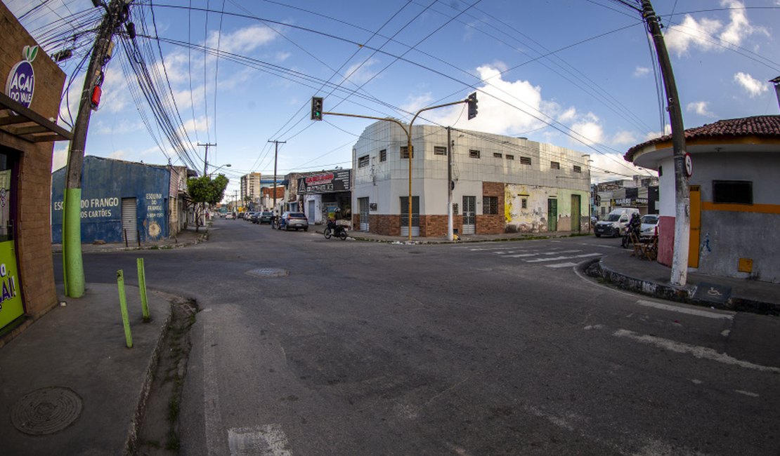 Obra em rede de drenagem modifica trânsito no Poço neste domingo (30)