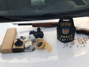 Indivíduo com espingarda, cocaína e maconha é preso no Clima Bom