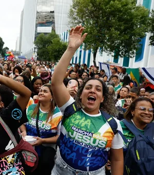 Evangélicos crescem e representam mais de um quarto da população