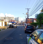 Obra emergencial da BRK interdita Rua Soldado Eduardo dos Santos, na Jatiúca