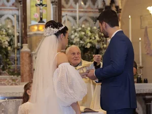 Padre celebra casamento do neto em Porto Alegre: 'quase ninguém tem essa oportunidade', diz avô