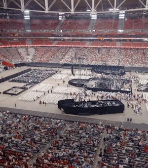 Com apresentações e culto ao vivo, o funeral de Charlie Kirk reuniu uma multidão no Arizona,  Estados Unidos