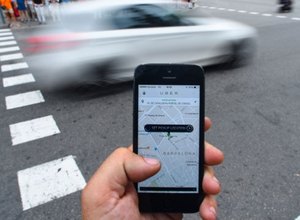 Câmara aprecia projeto que proíbe uso de aplicativos para transporte de passageiros