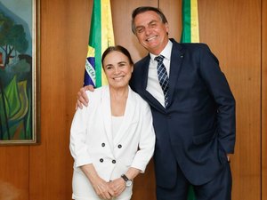 Regina Duarte permanece na Secretaria Especial de Cultura