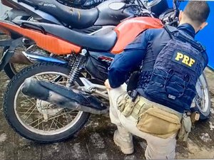 Polícia Rodoviária Federal prende homem por receptar e adulterar motocicleta em Santana do Ipanema