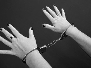 PC prende mulher foragida da justiça em Marechal Deodoro