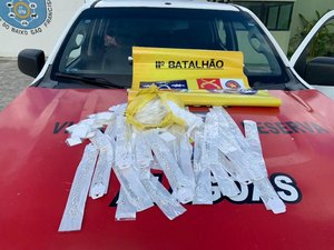 Homem é preso com 675 papelotes de cocaína dentro de mochila