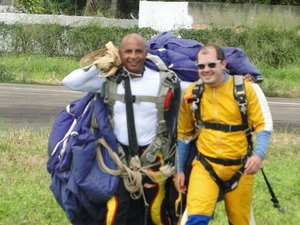 Esporte radical: paraquedismo é realizado em Arapiraca