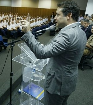 Renan Filho pede firmeza e serenidade a novos militares