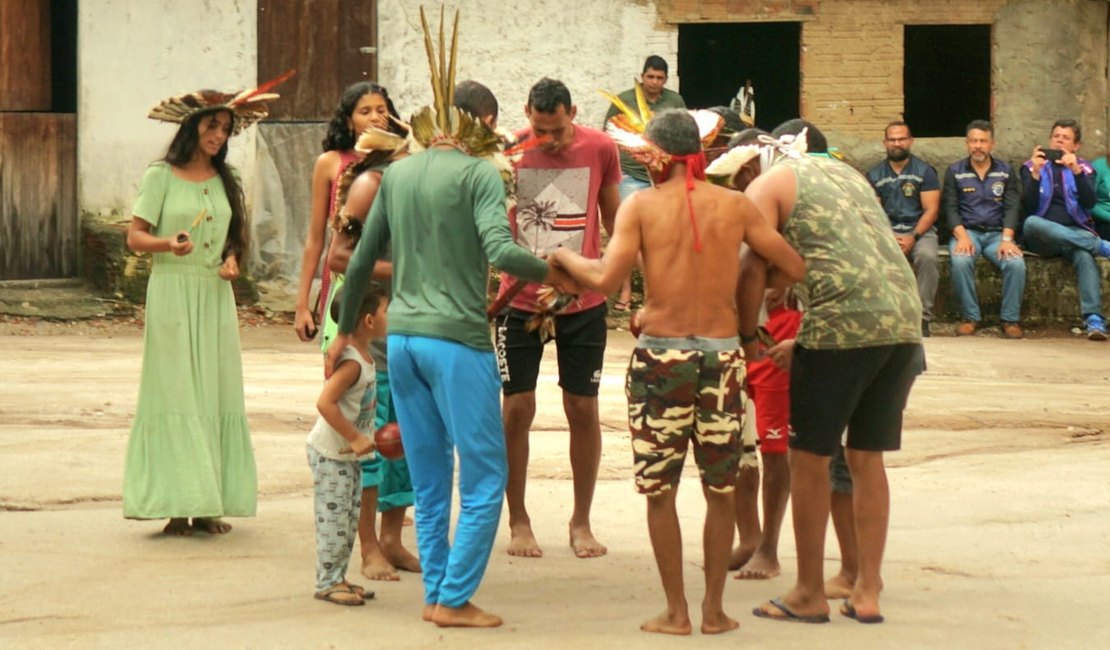 Equipe de fiscalização é recebida com a dança sagrada do Toré pelos Indígenas Aconã, em Traipu