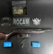 Homem é preso com rifle calibre .22 no bairro Canaã, em Arapiraca