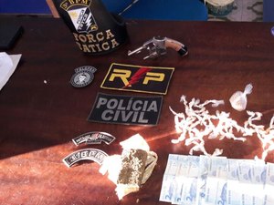 Operação integrada resulta em prisões e apreensão de arma e drogas em Arapiraca