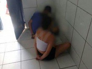 Casal é preso por suposta agressão a um bebê de 1 ano e 10 meses