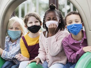 Casos de Covid-19 aumentam em crianças e adolescentes