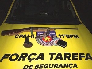 Força tarefa apreende armas e dois adolescentes na zona rural de Penedo