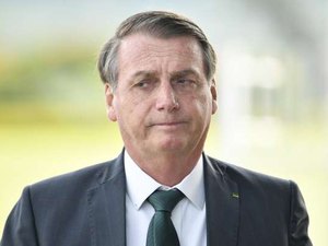 'Lula é carta fora do baralho' para 2022, diz Bolsonaro