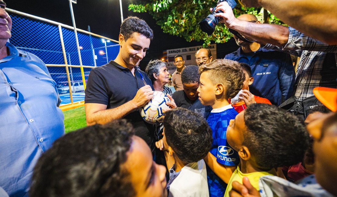 JHC entrega revitalização de praça esperada há 40 anos por moradores da parte alta