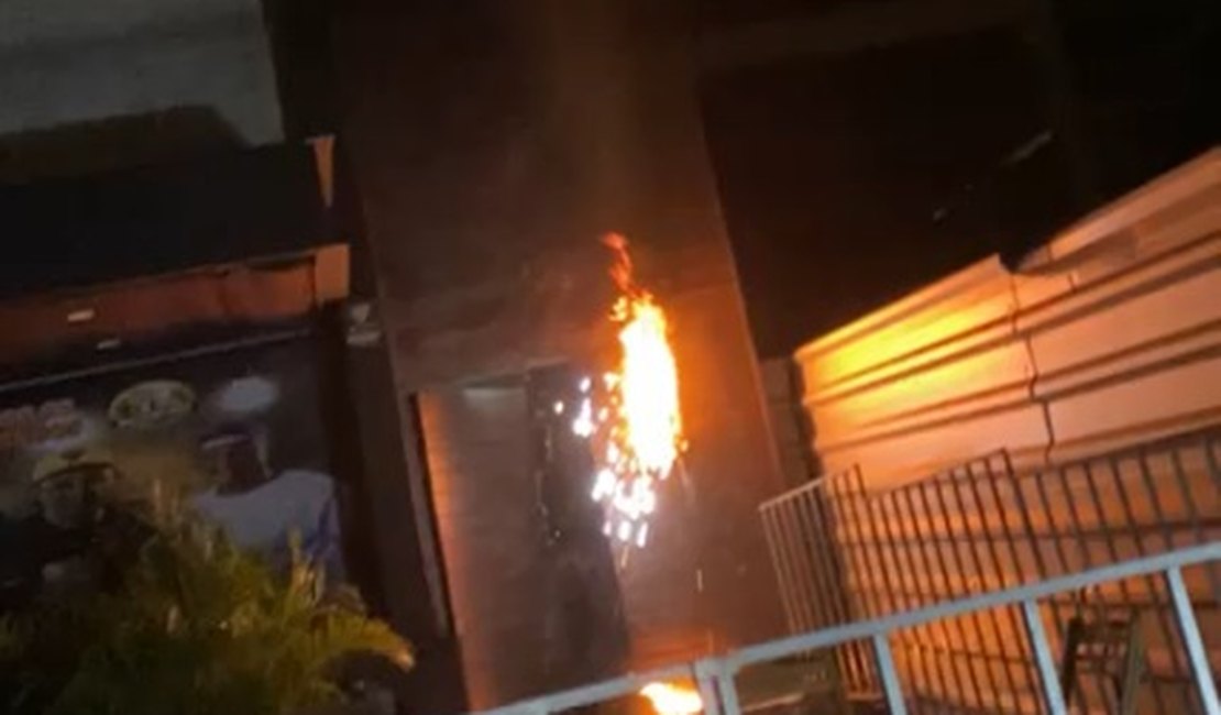 Incêndio atinge cervejaria no bairro do Feitosa, em Maceió