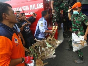 Caça fabricado no Brasil cai e deixa três mortos