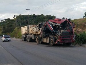 Motorista morre após bater na traseira de caçamba na AL-430