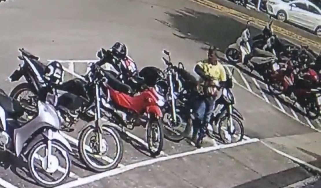 [Vídeo] Câmeras de videomonitoramento flagram homem furtando capacete no estacionamento da Prefeitura de Arapiraca