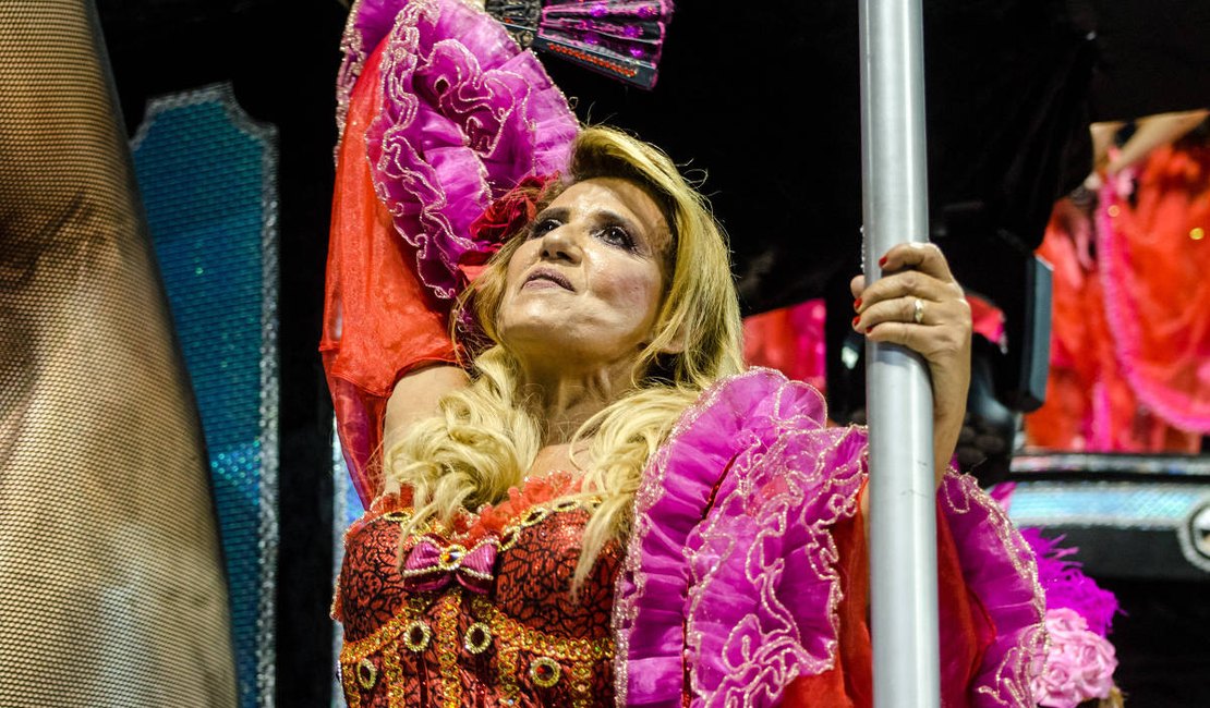 Rita Cadillac estreia como madrinha de bloco de Carnaval em SP