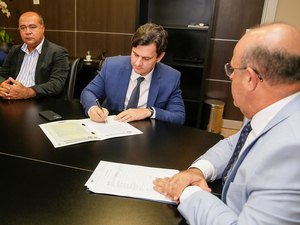 Prefeitura de Coruripe transfere ao Judiciário imóvel onde funciona o fórum