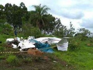 Três crianças e dois adultos morrem em queda de avião em Minas Gerais