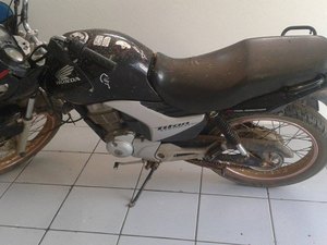 Moto roubada é encontrada na zona rural de Arapiraca