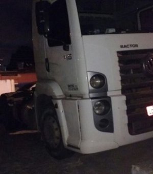 Polícia Civil recupera caminhão roubado e continua procurando carga avaliada em R$ 1 milhão