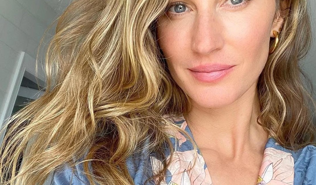 Gisele Bündchen é vista pela primeira vez com o filho após dar à luz