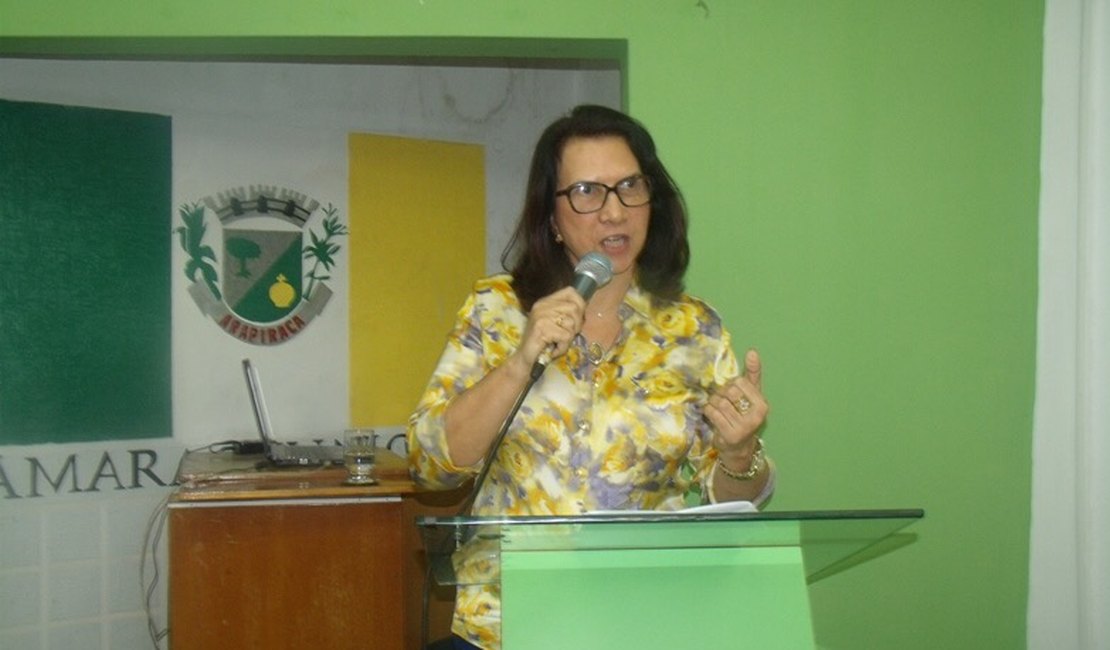 Câmara de Arapiraca homenageia com o título de Cidadã professora Rita