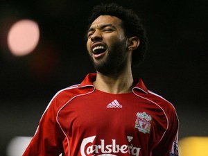 Jogador revela 'brincadeira' entre esportistas para sair com mulheres