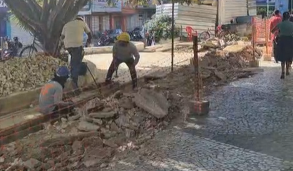 Comerciantes comemoram retomada da obra do Centro de Arapiraca após quase 28 meses