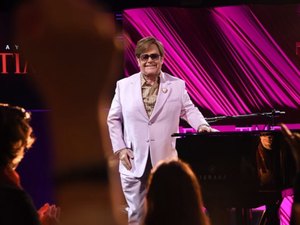 Elton John revelou o que gostaria que estivesse escrito na sua lápide