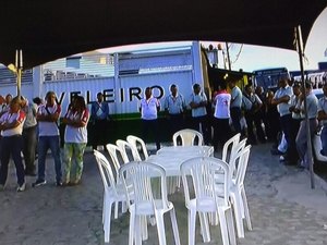 Ônibus saem das garagens com atraso na manhã de hoje; rodoviários acatam proposta de reajuste