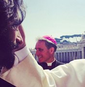 Papa Francisco dá bênção a Rodrigo Santoro, que interpretará Jesus Cristo