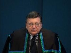 Presidente da Comissão Europeia teme situação sem retorno na Ucrânia