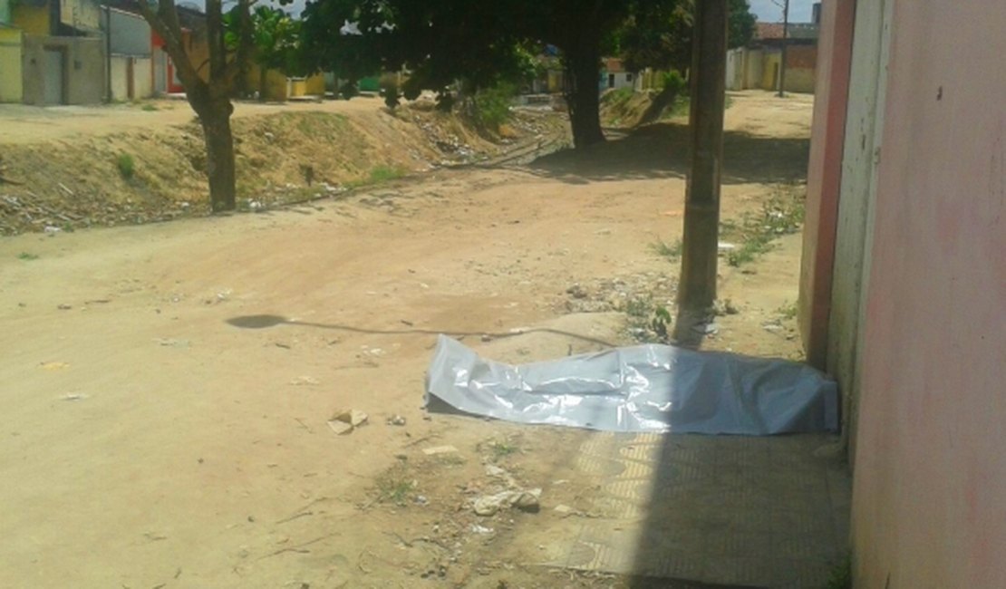 Idoso passa mal e morre enquanto caminhava