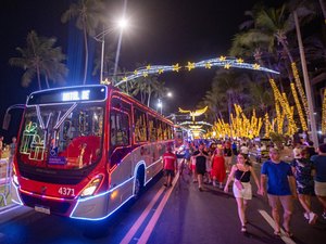 Passeios gratuitos em ônibus natalinos começam neste sábado (7); veja trajetos