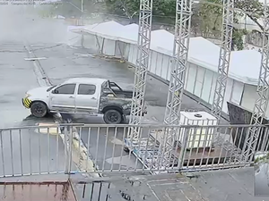 Câmera de videomonitoramento da SSP registra exato momento de desabamento de galpão no Jaraguá
