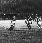 Morre Andrada, goleiro que levou o milésimo gol de Pelé